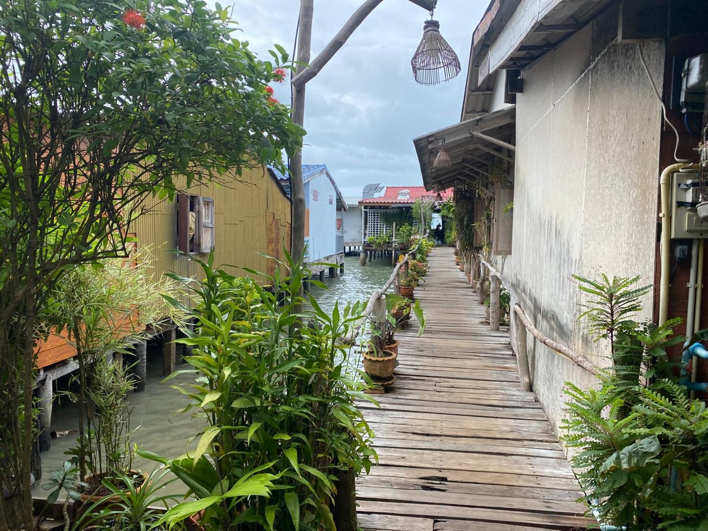 Lanta Old Town, village de maisons en bois sur pilotis au-dessus de l'eau, Koh Lanta